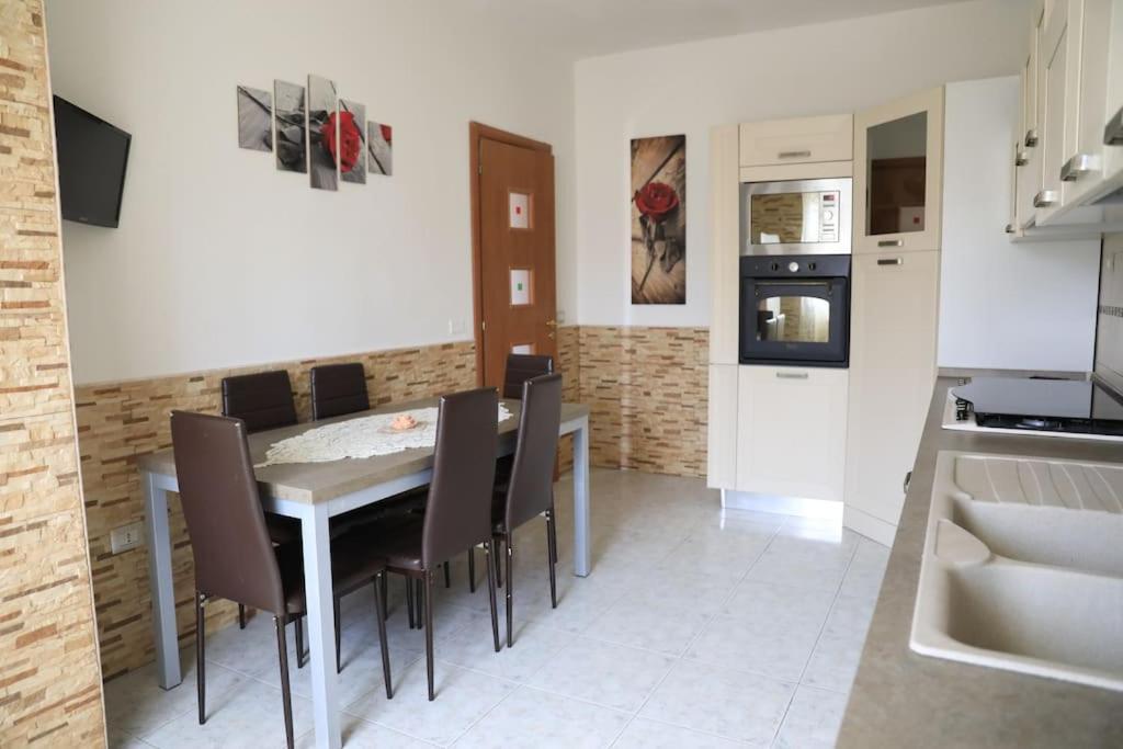 Due Minuti Dal Mare Con Balcone Vista Mare Apartment Тропеа Екстериор снимка