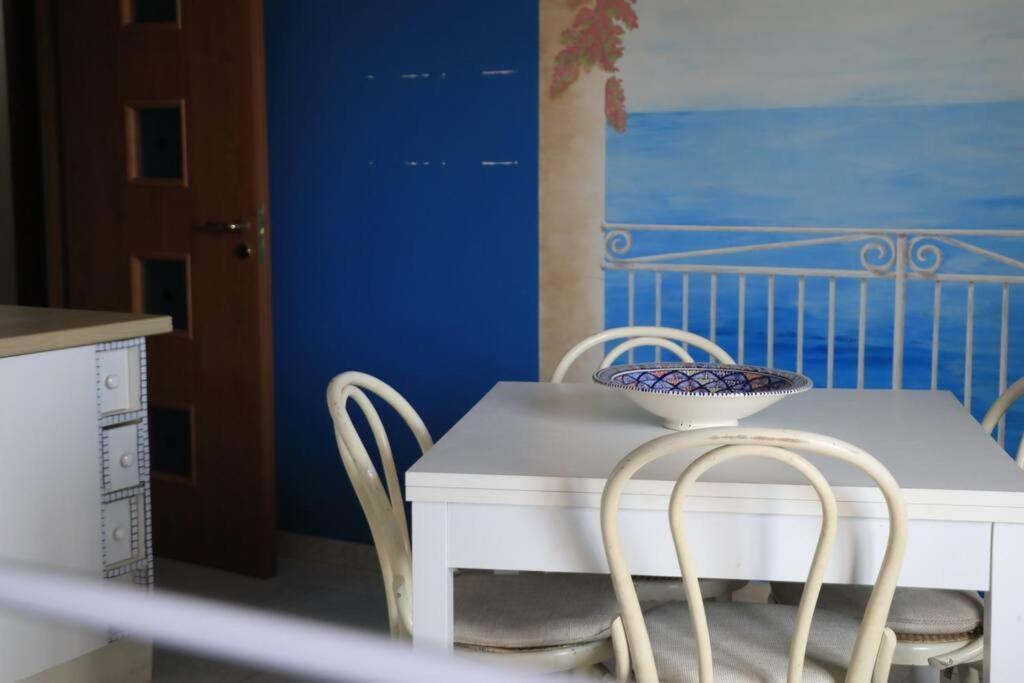 Due Minuti Dal Mare Con Balcone Vista Mare Apartment Тропеа Екстериор снимка